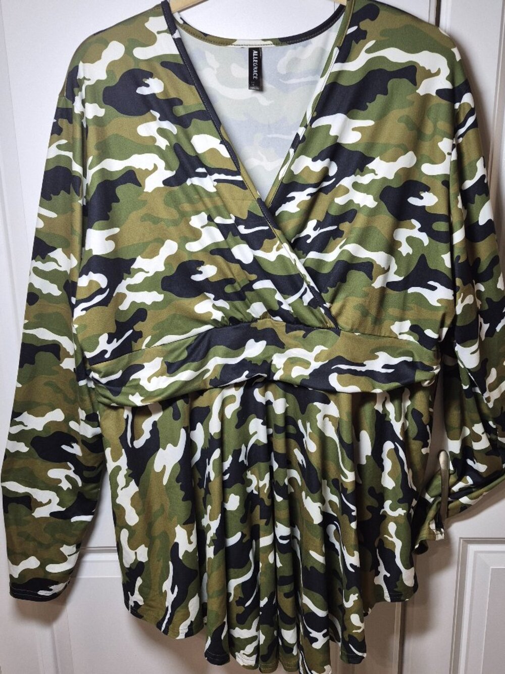 Allegrace Camo Print Faux Wrap Babydoll Tunic Blouse - Size 3X Very good Cond
